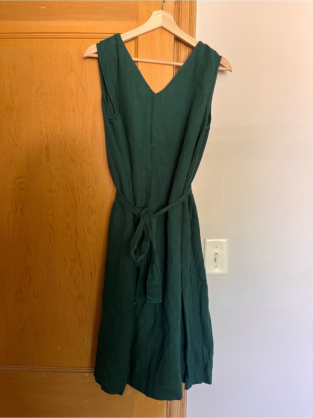 Linenfox Forest Green V-Neck Sleeveless Midi Dress